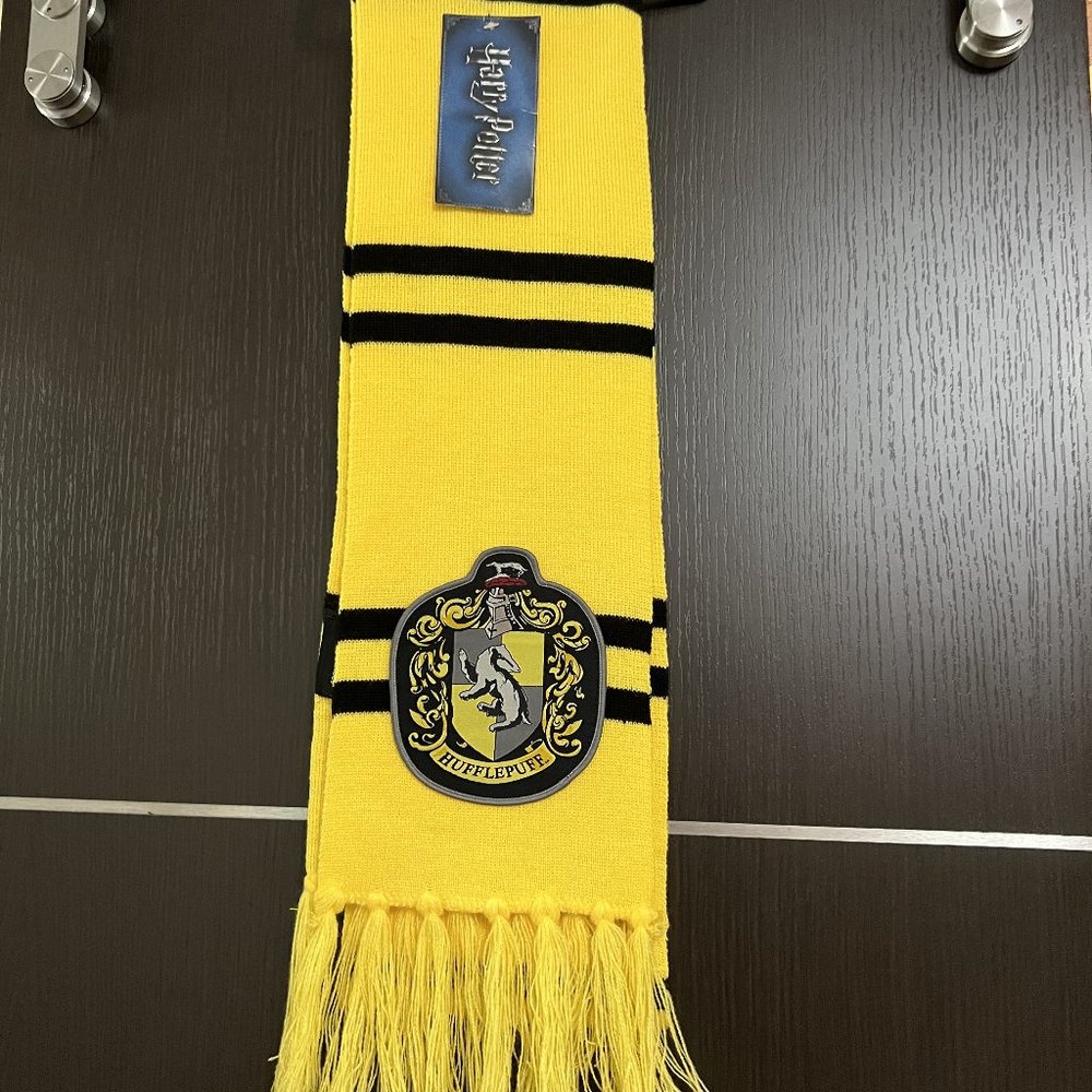 NWT Hufflepuff Harry Potter Scarf